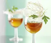 Beef-Tea-Shooter mit Eigelb