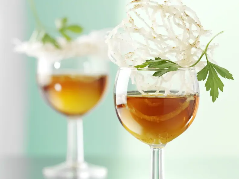 Beef-Tea-Shooter mit Eigelb