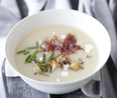 Kartoffelsuppe mit Pfifferlingen und Speck