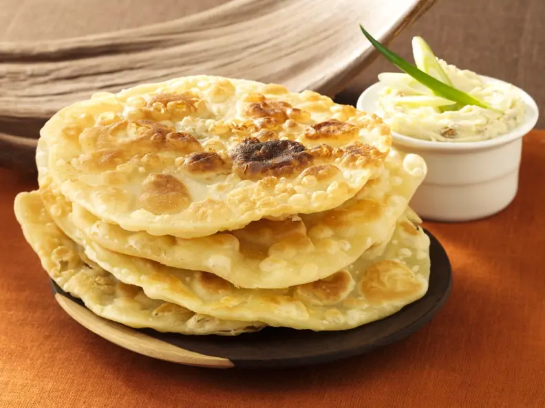 Brotfladen (Chapati) mit Fischpastete