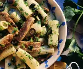 Tortiglioni mit Sardinen und Oliven