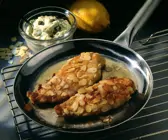 Hähnchenschnitzel in Mandelhülle