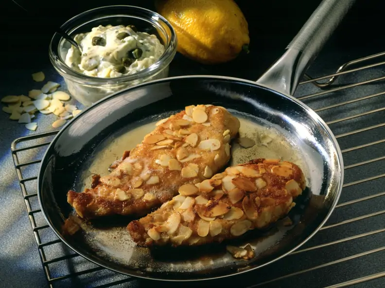 Hähnchenschnitzel in Mandelhülle