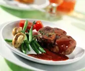 Geschmorte Kalbsbeinscheiben in Rotweinsauce