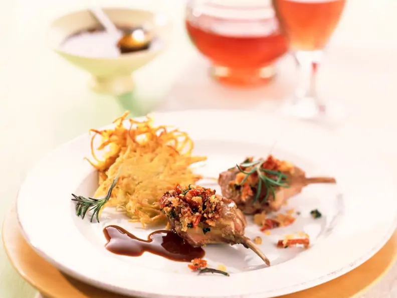 Lammkoteletts mit Rosmarinkruste und Kartoffelplätzchen