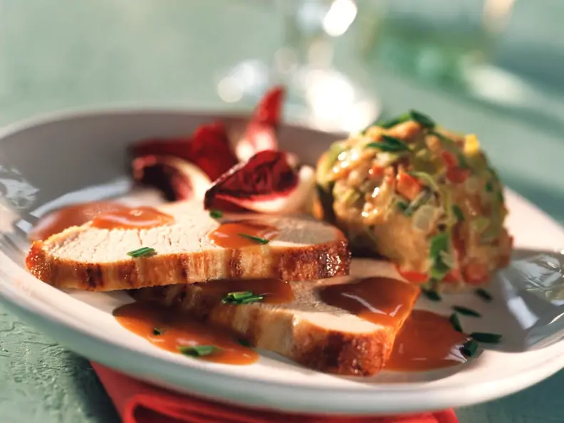 Putenbraten mit Gemüse-Semmelknödel