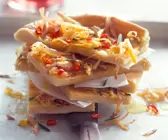 Focaccia mit geraspelten Kartoffeln und roter Chili