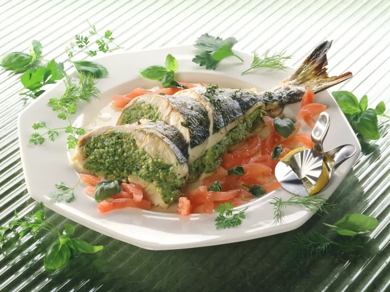 Dorade mit Kräuterfüllung