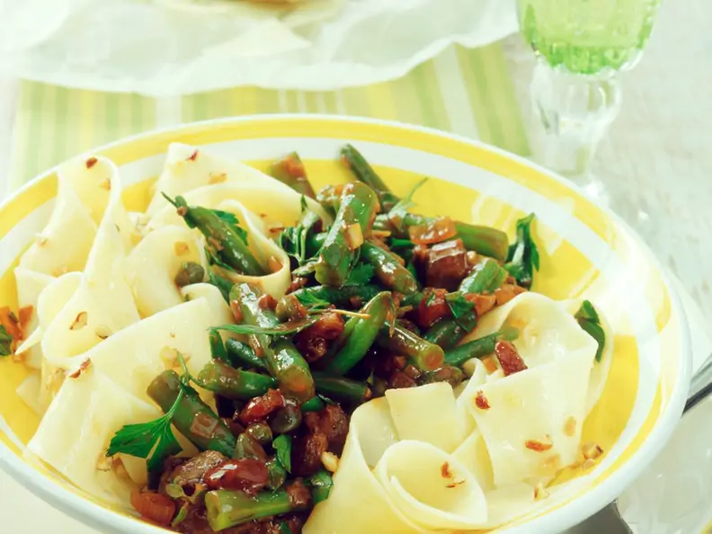 Pappardelle mit Bohnen-Pilz-Ragout