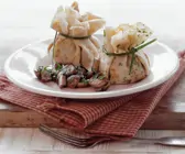 Pfannkuchensäckchen mit Pilzfüllung (Aumônières)