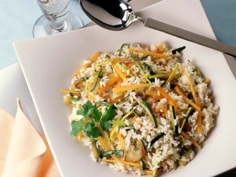 Reispfanne mit Zucchini und Möhren