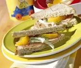 Fruchtige Sandwich-Ecken