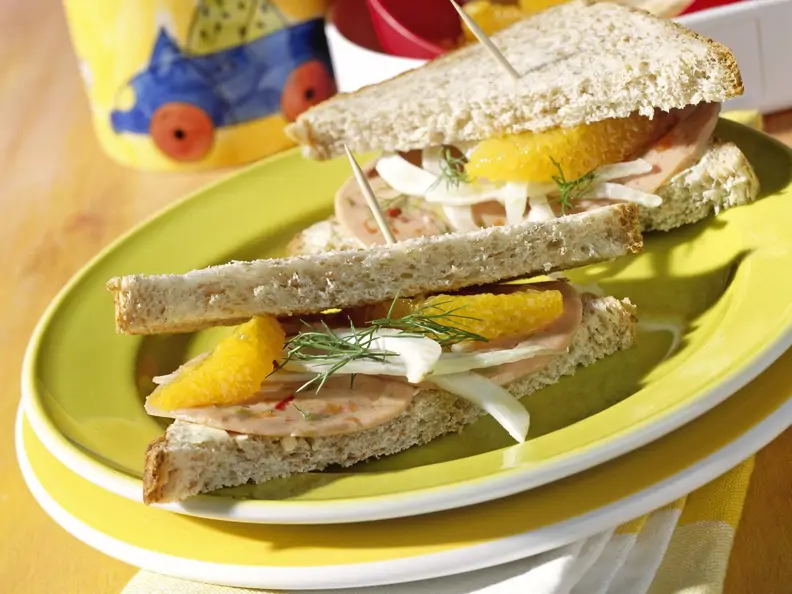 Fruchtige Sandwich-Ecken