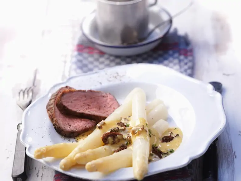 Spargel mit Morchel-Hollandaise