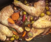 Hähnchen mit Weintrauben und Oliven