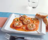 Garnelenspieß mit Paprikasauce