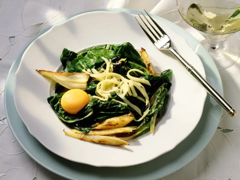 Mangold-Fenchel-Gemüse mit Ei