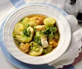 Spitzkohl-Kartoffel-Topf mit Kabeljau