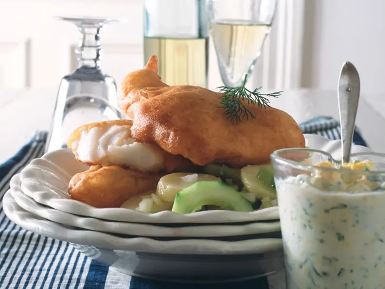 Backfisch mit Kartoffel-Gurkensalat und Remoulade