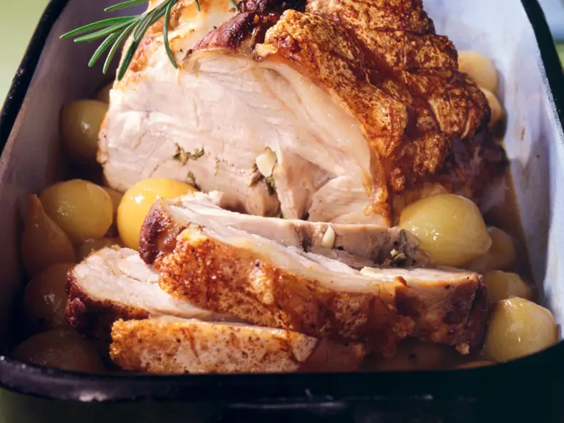 Würziger Schweinebraten mit Zwiebeln