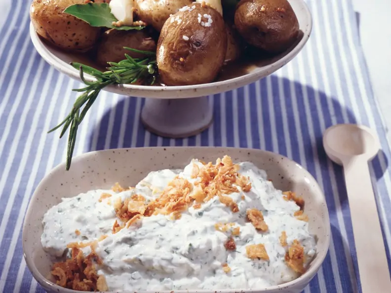 Knoblauchkartoffeln mit Zwiebelquark