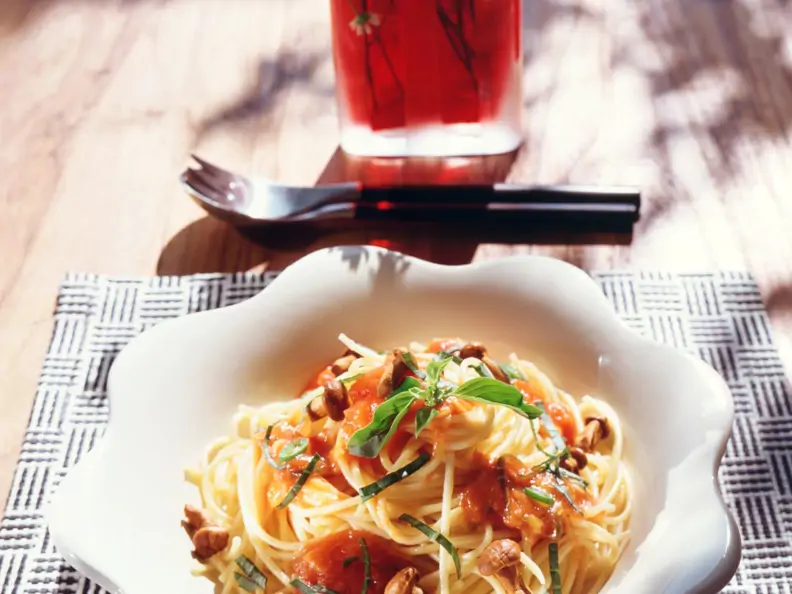 Spaghetti mit Tomatensauce und Pfifferlingen