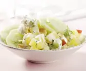 Kartoffel-Gurken-Salat mit Hüttenkäse