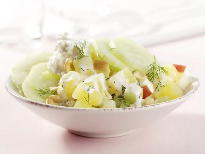 Kartoffel-Gurken-Salat mit Hüttenkäse