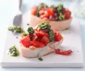 Bärlauchpesto auf Bruschetta