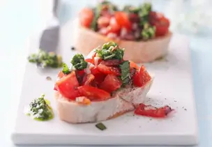 Bärlauchpesto auf Bruschetta