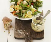 Kartoffel-Bohnen-Salat mit Ei und Rauke