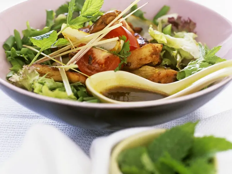 Thailändisches Hähnchensalat