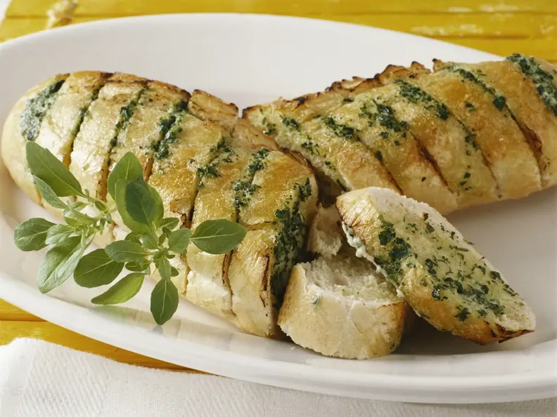 Baguette mit Knoblauchbutter