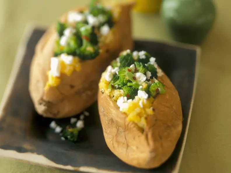 Ofenkartoffeln mit Schafskäse-Brokkoli-Füllung