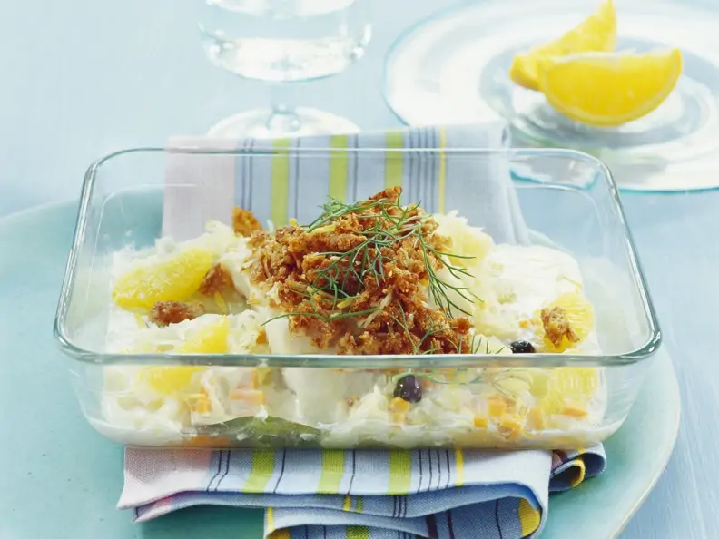 Fischauflauf mit Bröselhaube und Orangen