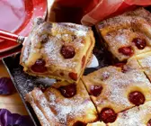 Quark-Grieß-Kuchen mit Kirschen