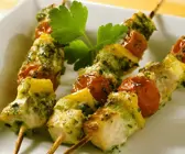Gegrillte Fisch-Gemüsespieße