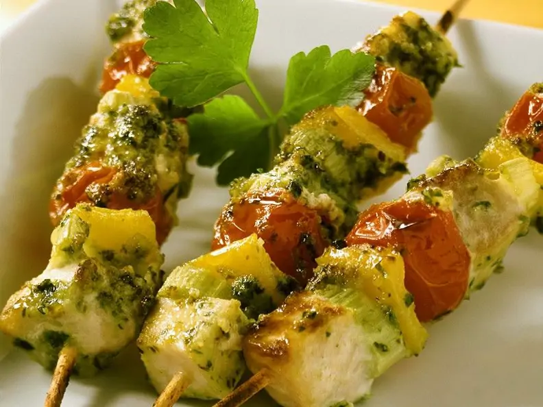 Gegrillte Fisch-Gemüsespieße