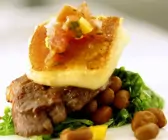 Steak mit Bohnen und Käse