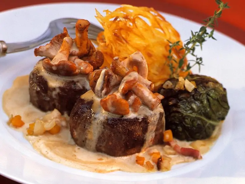 Reh mit Pfifferlingsauce