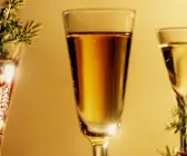 Weihnachtlicher Kräuterlikör