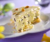 Käsekuchen mit Rosinen und Mandeln