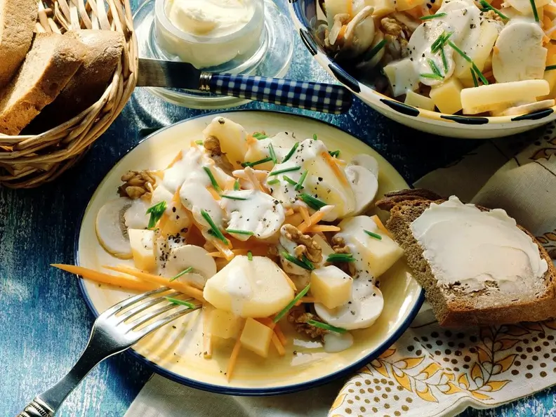 Kartoffelsalat mit Käse