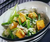 Reis mit Bohnen und Tofu