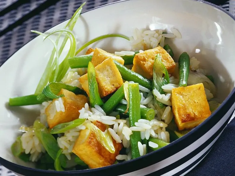Reis mit Bohnen und Tofu