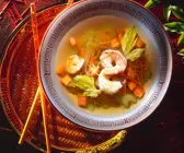 Glasnudelsuppe mit Garnelen