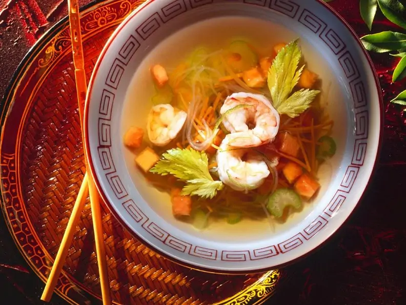 Glasnudelsuppe mit Garnelen