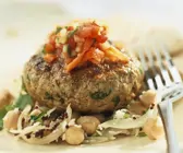 Frikadelle auf Fenchelsalat