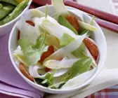 Spargelsalat mit Erdbeeren