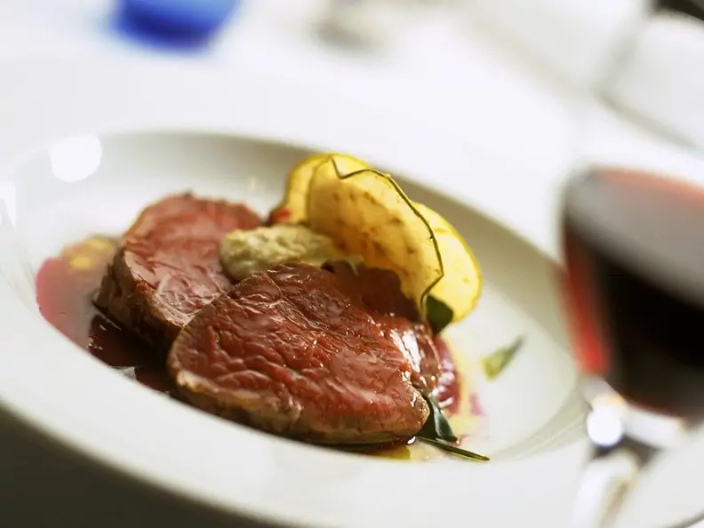 Rinderfiletbraten mit Rotweinsauce